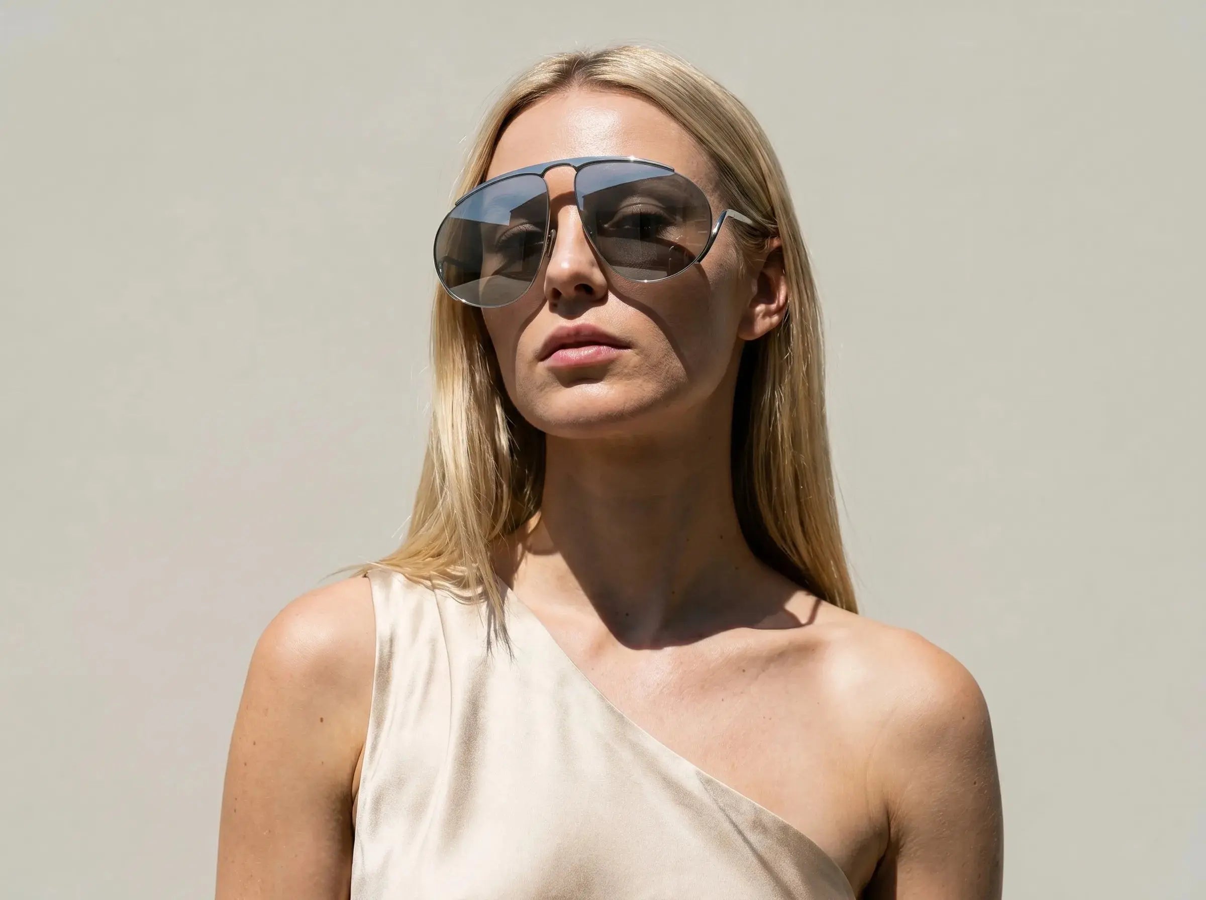 Lunettes de Soleil Loewe Hillock G737LIGX01 by Skylereyes